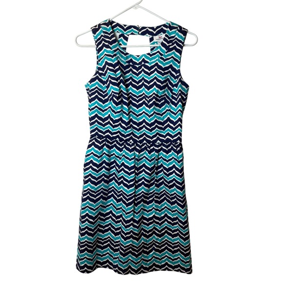 Vineyard Vines Fit & Flare Dress Chevron Blue White Open Back Size 4 Preppy EUC - Picture 4 of 11